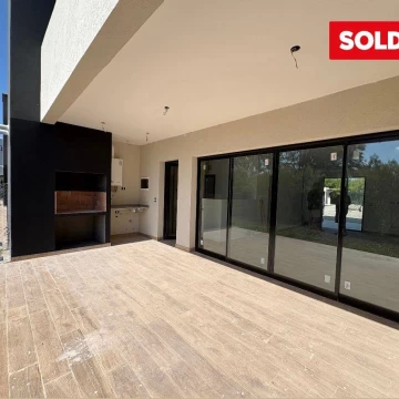 One Condo Pilar – Town House 4 amb. con cochera y jardín – La Lonja