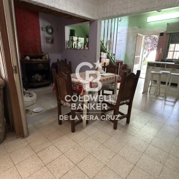 Casa interna en candioti norte de 3 dormitorios, con patio y terraza.
