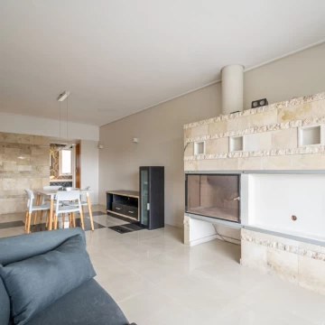 Venta Dpto. Piso de 4 Amb. Balcón aterrazado. Vista abierta. Villa Urquiza. Doble Cochera Cubierta y Privada. Baulera.
