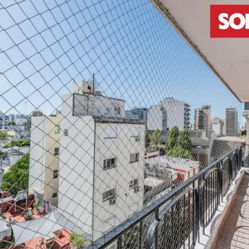 Departamento renovado en venta, apto crédito, 3 ambientes con 2 baños. Espacio guardacoche.