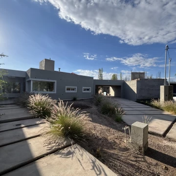 Casa en venta en barrio privado en Maipu Coquimbito