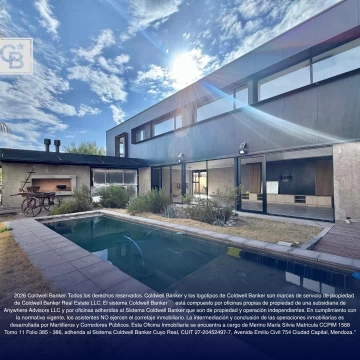Casa moderna en Barrio Privado Aguaribay, 4 dormitorios, piscina y vista a la montaña