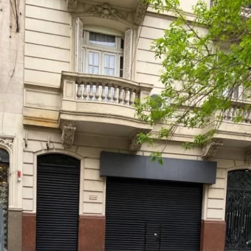 Venta - Local c/ sótano y patio - Congreso