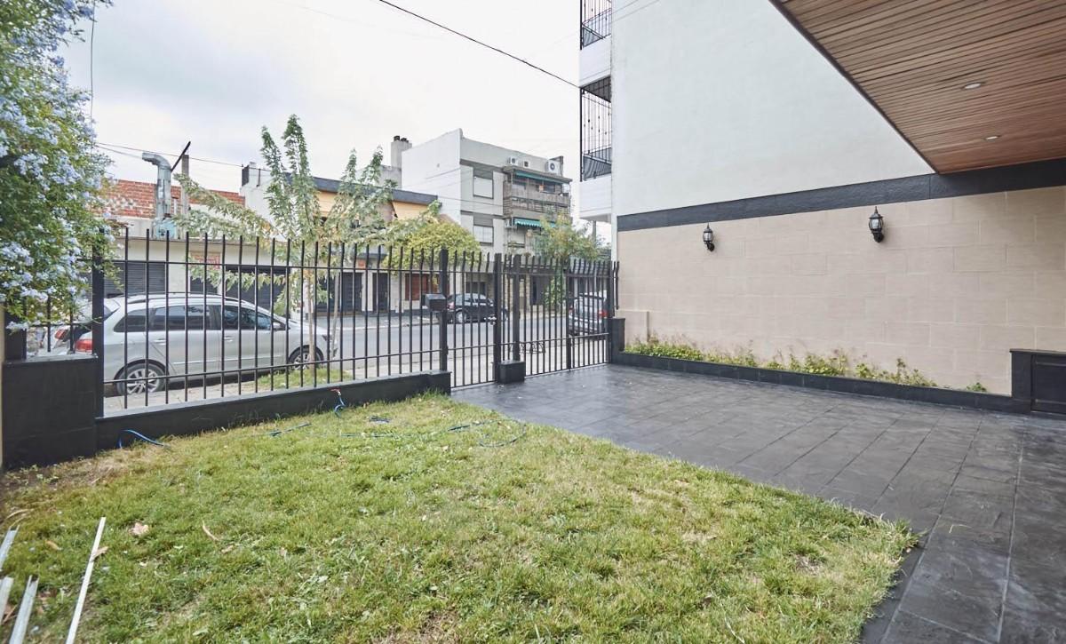 JARDIN y ESTACIONAMIENTO  ABIERTO