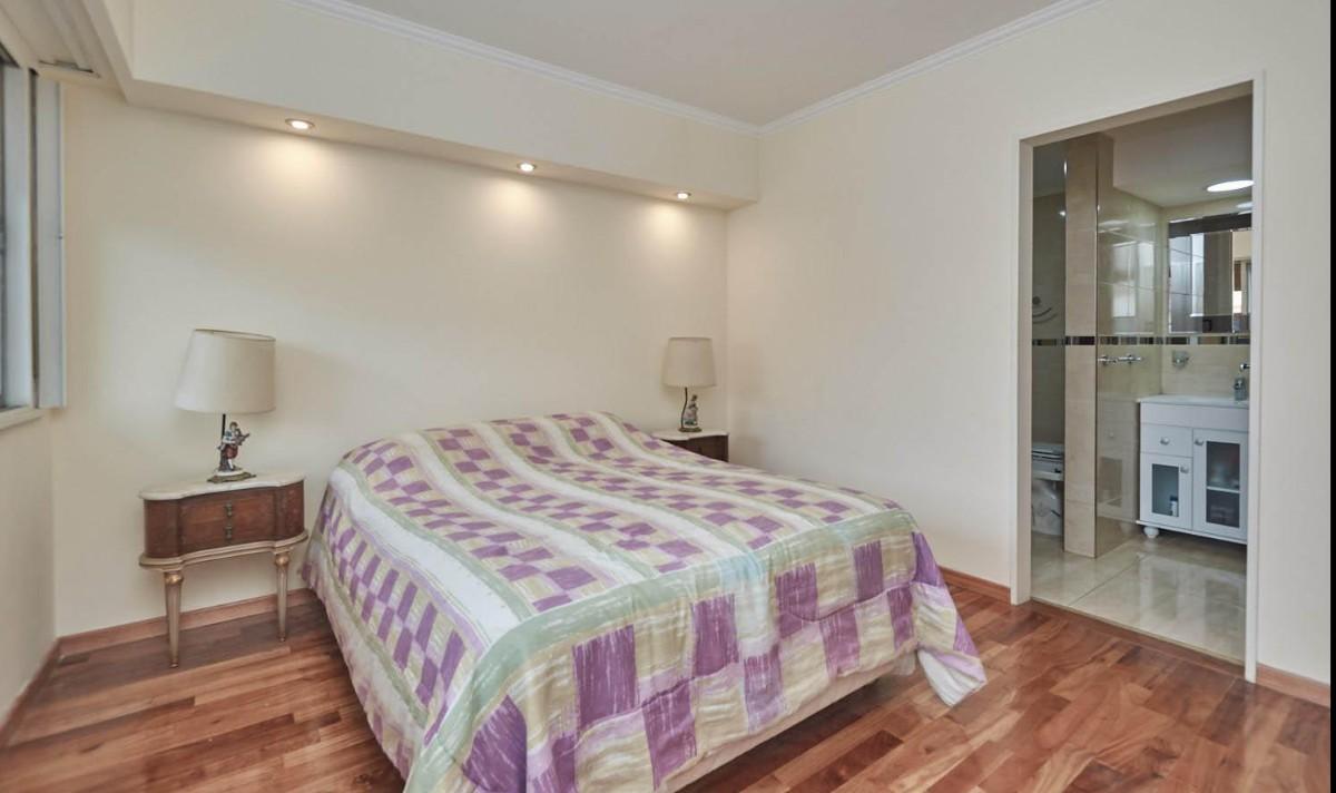 DORMITORIO PRINCIPAL al FRENTE con BAÑO en SUITE
