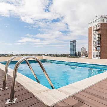 Terraza propia. Parrilla. 2 cocheras. Vista al polo.