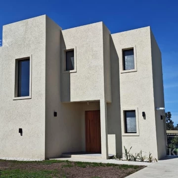 Casa 5 Ambientes Santa Elisa - Pilar del Este