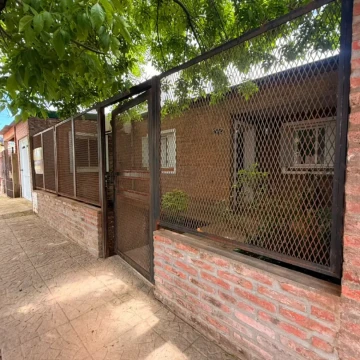 Casa en venta de tres dormitorios en Fray Luis Beltrán