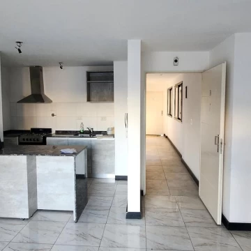 VENTA DE DEPARTAMENTO DE 3 AMBIENTES EN EL CENTRO DE BANFIELD.