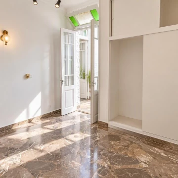 Venta PH - Charlone 100 - Luminoso y amplio.  - 5 Habitaciones - Muy buen estado.