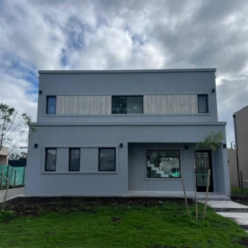 Casa en Venta 3 dorm   Escritorio Santa Sofia Pilar del Este