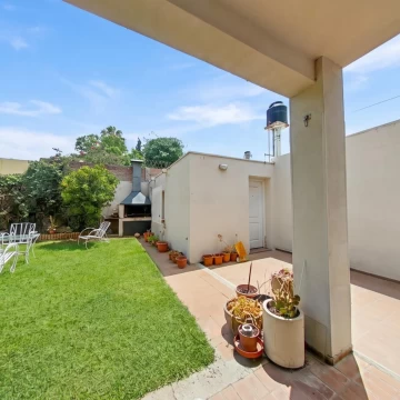 CASA EN VENTA SEXTA SECCION MENDOZA 3 DORMITORIOS CON TOUR VIRTUAL