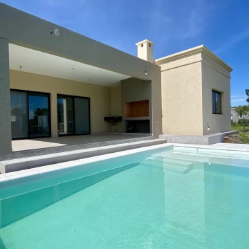 Casa | Venta | Santa Elisa | Pilar del Este | Piscina
