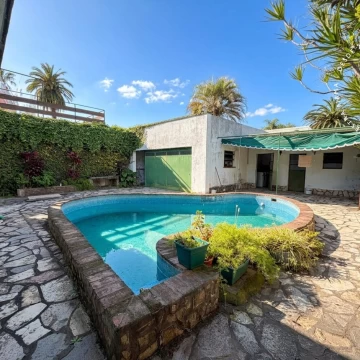 Casa en venta de 4 ambientes con cochera, patio y piscina - Villa Ballester