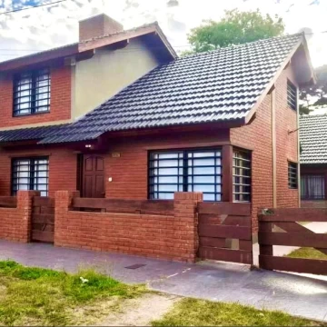 Casa en venta - La Lucila Del Mar, impecable! Permuta !