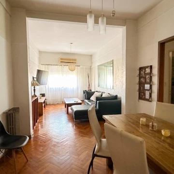 Departamento de 3 ambiente con cocina independiente en Caballito