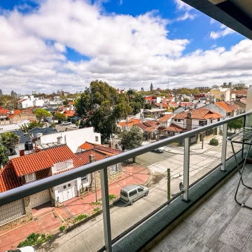 La Perla, Departamento de 2 ambientes, con 2 baños y baulera.