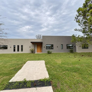 Casa a ESTRENAR en Comarcas de Luján