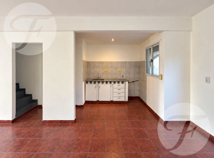 DEPARTAMENTO 3 AMBIENTES CON JARDIN EN ZONA RESIDENCIAL DE SAN PEDRO
