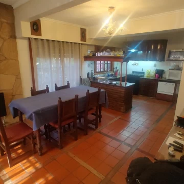 VENTA 2 CASAS 4 Y 3 AMB. QUILMES