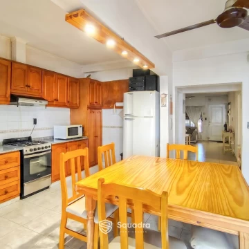 VENTA | PERMUTA - Casa 3 dormitorios, galería, cochera - Sarmiento, Rosario. APTO CRÉDITO.