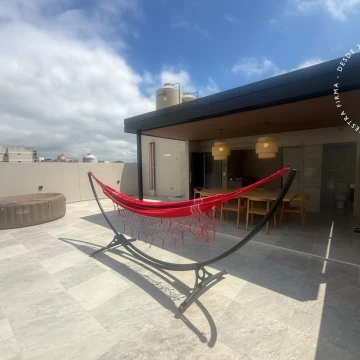 Departamento en venta de 3 ambientes con cochera y terraza privada - Villa Ballester Centro