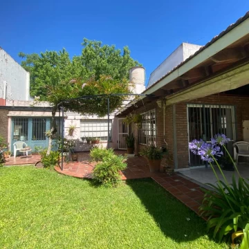 VENTA CASA 3 AMB CON COCHERA PARQUE QUINCHO BERNAL