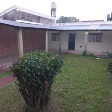CASA GLEW 3 AMBIENTES JARDÍN GARAGE Y PATIO