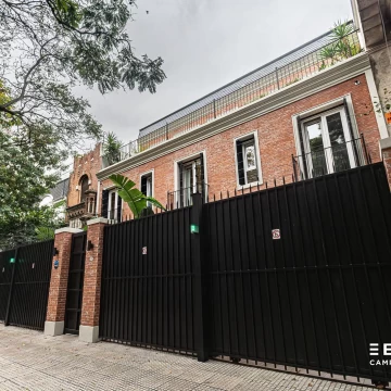 Venta Casa 3 dormitorios, family room, dependencia, terraza en Barrio Parque