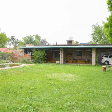 Venta de Casa con amplio parque en Santa Clara Coronel Domínguez