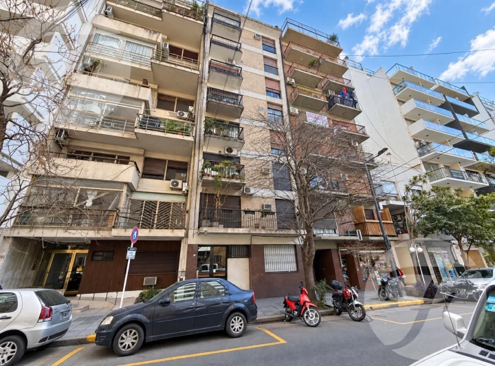 Departamento 3 ambientes con dependencia en Alto Palermo | Julián Álvarez al 2300 | 71 m²