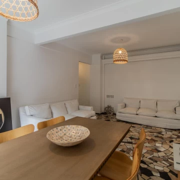 Departamento en venta de 3 ambientes con balcón corrido en Caballito