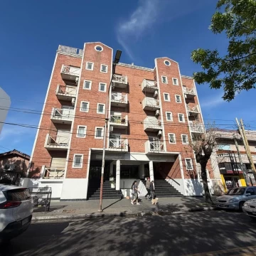 Departamento 2 ambientes con cochera en alquiler Ramos Mejía