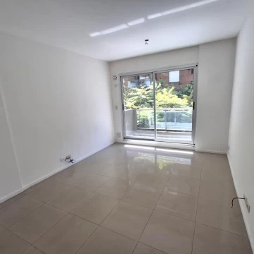 Monoambiente en alquiler con balcón y amenities Brown 1800 Rosario