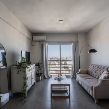 Departamento de dos ambientes, piso alto, muy Luminoso.
