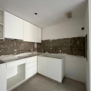 Departamento de 3 ambientes con balcon terraza en Almagro a la venta