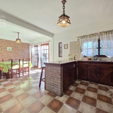 Casa en Venta en Villa Ballester - Cuatro Ambientes - Zona Residencial.