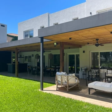 Casa Alq. Temporario en Corredor Bancalari 3900