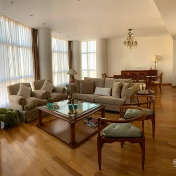 Departamento Building en Venta - 180m2 - 6 ambientes - 3 dormitorios - cochera cubierta - La Plata