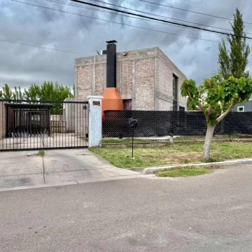 CASA EN VENTA LOS CORRALITOS , GUAYMALLEN , 3 DORMITORIOS , PARQUE , COCHERA