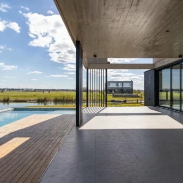 Espectacular casa al lago con cuatro dormitorios en suite en la planta alta