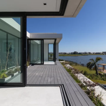 Casa al lago central en venta 4 dormitorios en suite