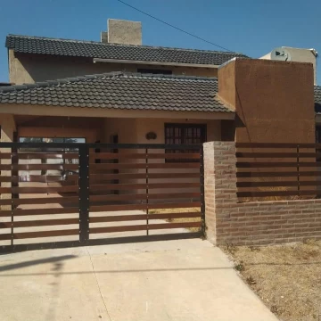 VENTA CASA EN VILLA DEL LAGO - VILLA CARLOS PAZ - CORDOBA