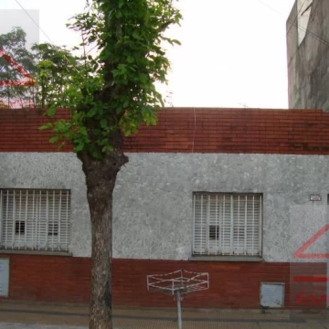 Casa 3 amb. mas 2 departamentos - VENTA EN BLOCK -