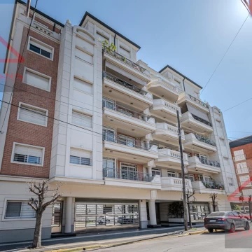 Venta Semipiso tipo Penthouse 4 Amb. c/ 2 cocheras - Ramos Mejia 