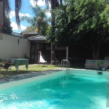 Casa en  Venta c/ piscina y quincho - Ramos Mejia