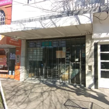 Local en  Venta 4,7 x 8 mas Zotano - Sobre Av. de Mayo - Ramos Mejia 