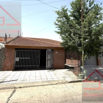 Chalet en Venta 4 amb. - fondo de 30 mts  - Zona Residencial -