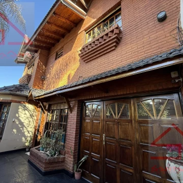 VENTA Tipo Casa 4 Amb. c/fondo - quincho - piscina - Villa Luzuriaga