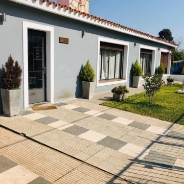 Venta - Casa de 4 Dormitorios Con Piscina y Barbacoa en Paso de los Toros